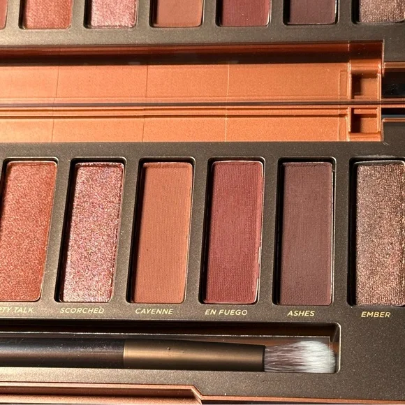 URBAN DECAY COSMETICS NAKED HEAT Pigmented Color Eyeshadow Palette - Picture 9 of 12